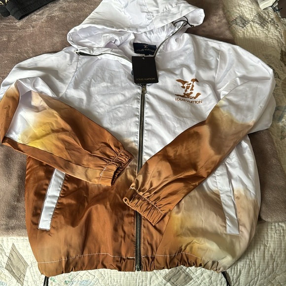 New with tags LOUIS Vuitton windbreaker SIZE SMALL but wears like a medium - Picture 5 of 5
